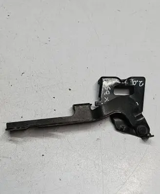 Engine bonnet/hood hinges
