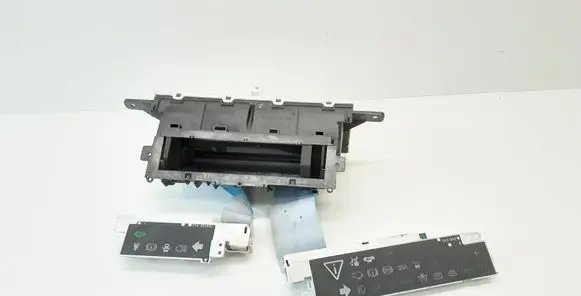 Toyota Prius (XW20) Speedometer (instrument cluster) 769204740