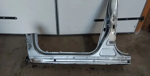 Toyota Avensis T270 Pillar (middle) 