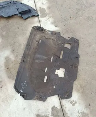 Volvo S90, V90 Engine splash shield/under tray