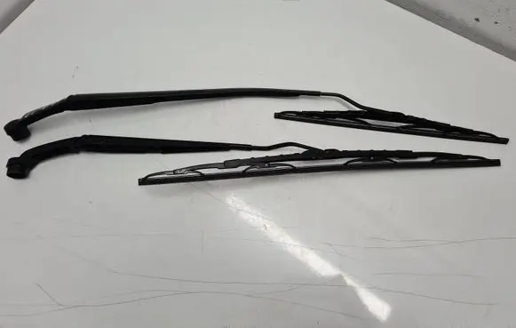 Hyundai i20 (GB IB) Front wiper blade arm