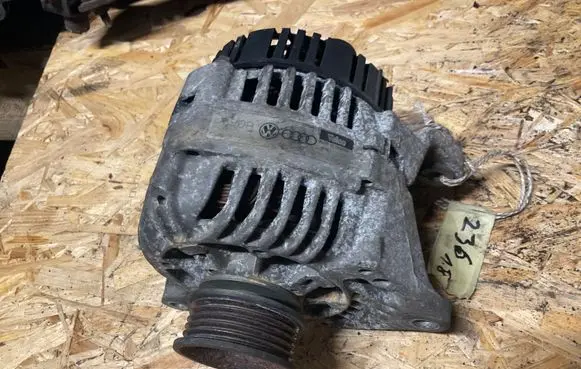Volkswagen PASSAT B5 Generator/alternator 25418956