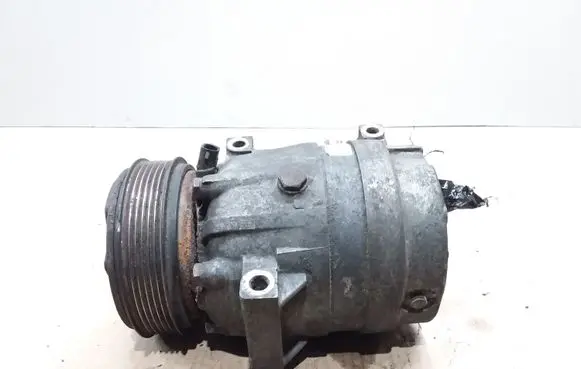 Renault Megane I Air conditioning (A/C) compressor (pump) 7700105765