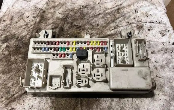 Mazda 3 I Fuse module BP4K66730C 00017138 519050033