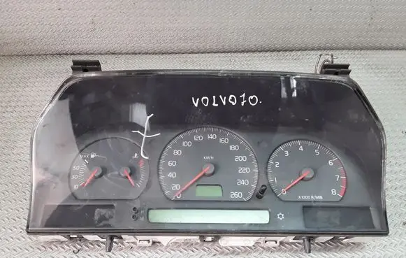 Volvo S70 V70 V70 XC Speedometer (instrument cluster) 9472519