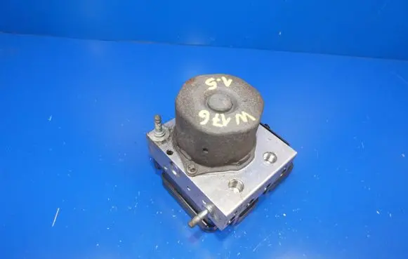 Mercedes-Benz A W176 ABS Pump A0094316412
