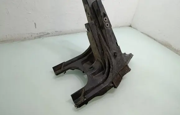 Headlight/headlamp mounting bracket
