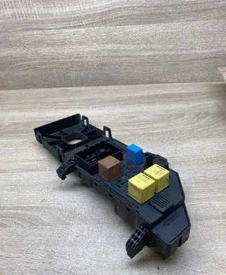 Opel Vectra C Fuse module 24400590