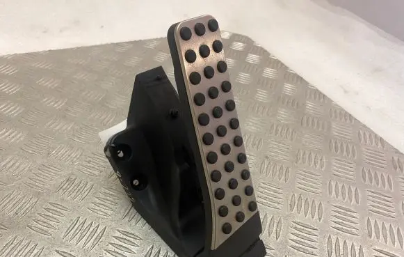 Mercedes-Benz GLC X253 C253 Accelerator throttle pedal A2533000104