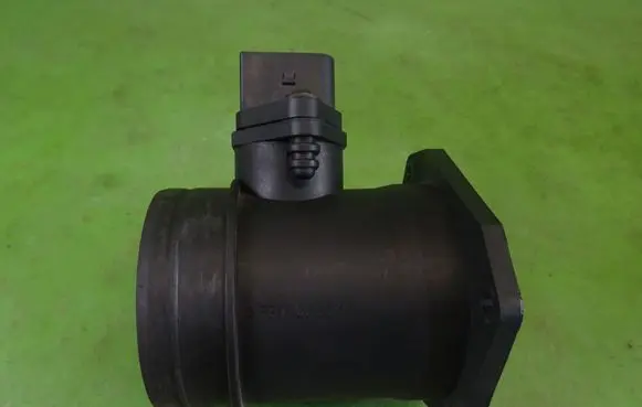 Audi A4 S4 B6 8E 8H Mass air flow meter 0280218058 06B133471A