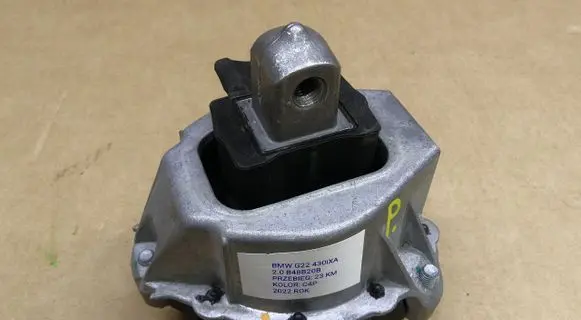 BMW 4 G22 G23 G24 G26 Engine mount vacuum valve 7581622