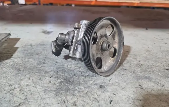 Peugeot 607 Power steering pump 9636086680
