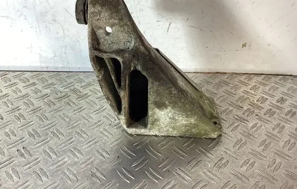 BMW X5 E70 Engine mounting bracket 6772660