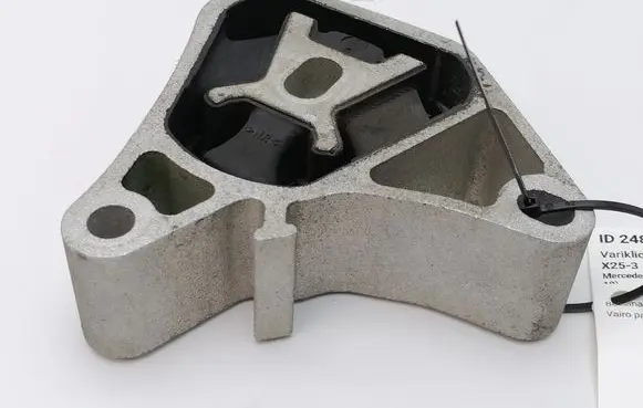 Mercedes-Benz CLA C117 X117 W117 Engine mounting bracket