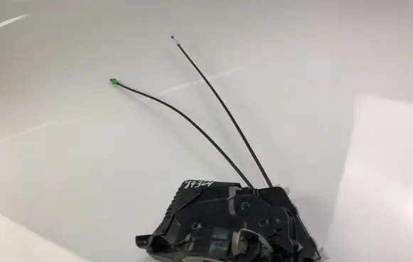 Toyota Prius (XW50) Rear door lock U3111130