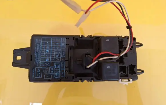 Mitsubishi Carisma Fuse box set MR277517