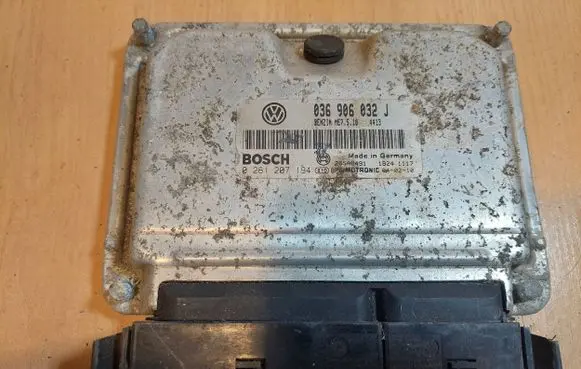 Skoda Octavia Mk1 (1U) Engine control unit/module ECU 0261207194 036906032J ME7.5.10