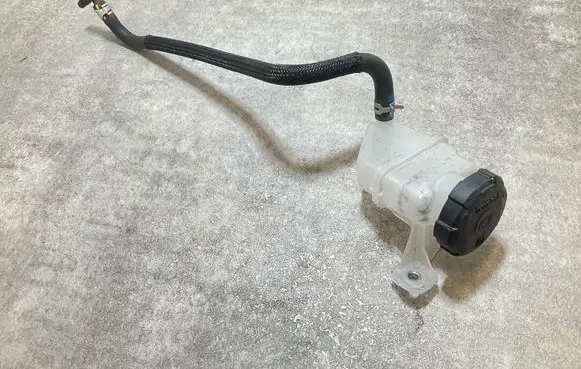 KIA Niro Clutch fluid reservoir/tank 410662B210