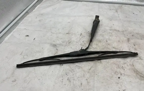Chrysler Town u0026 Country V Rear wiper blade arm 24030747