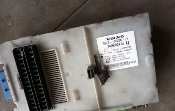Volvo XC90 Fuse module 30765624AE 30765624