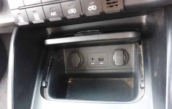 KIA Carens III USB socket connector 