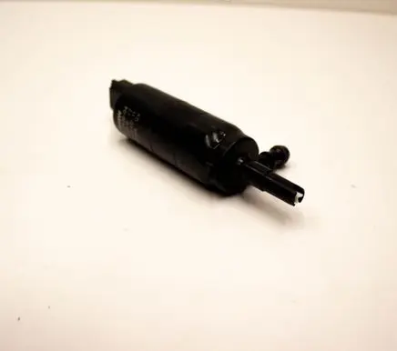 BMW X1 E84 Windscreen/windshield washer pump 8377430