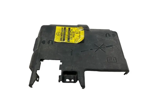 Opel Corsa E Fuse box cover 525230582