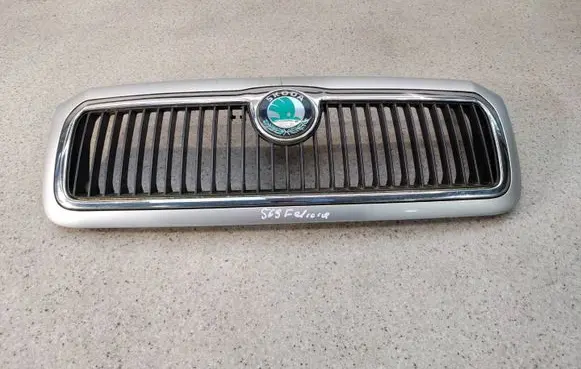 Skoda Felicia II Front grill 6U085365123 6U0853651