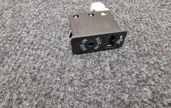 BMW X5 F15 USB socket connector 9266607