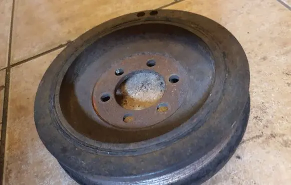 Opel Vectra B Crankshaft pulley 09228479 300217