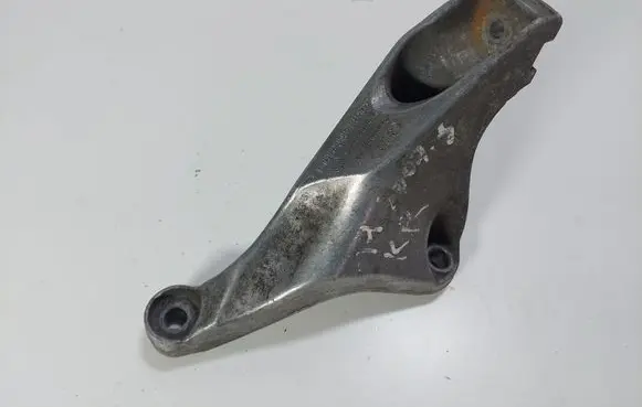 Audi A4 S4 B7 8E 8H Engine mounting bracket 8E0199307S