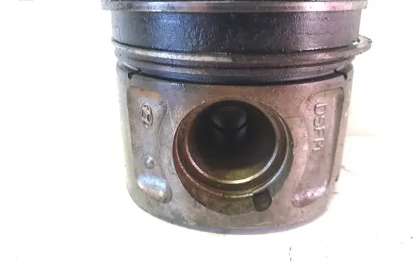 Hyundai Santa Fe Piston with connecting rod