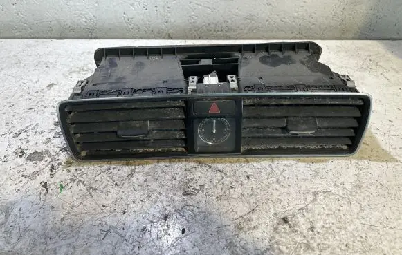 Volkswagen PASSAT B7 USA Dash center air vent grill 561819728 SP47388TTT385