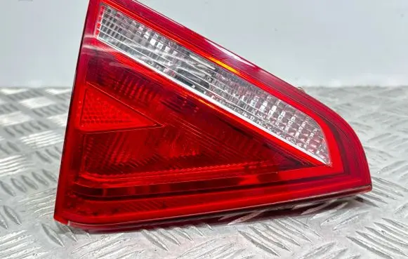 Tailgate rear/tail lights