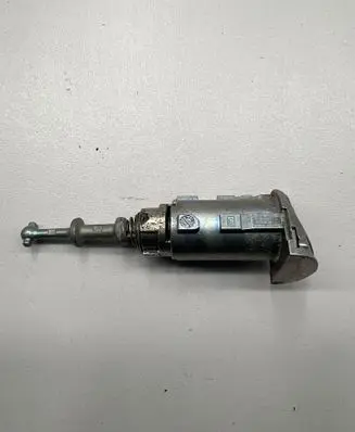 Renault Captur Front door lock (next to the handle) 