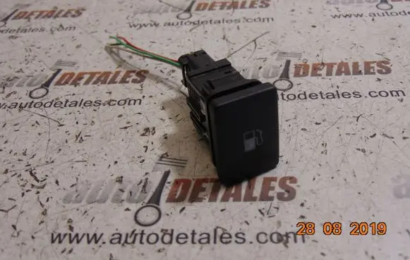 Toyota Avensis T270 Fuel tank opening switch 15C252