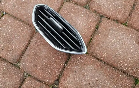 Opel Crossland X Dash center air vent grill 13487186