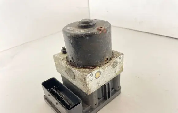 Skoda Octavia Mk1 (1U) ABS Pump 1J0614417D 1C0907379K