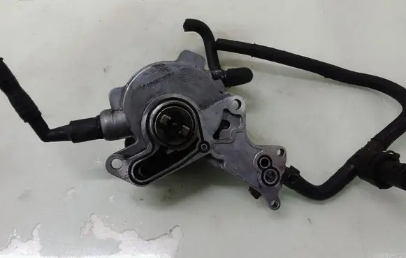 Ford Galaxy Vacuum pump 038145209A