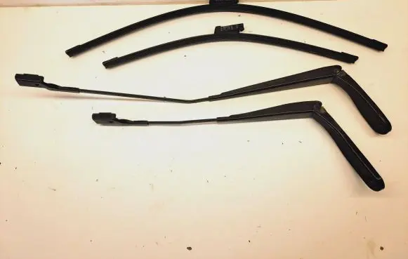 Volvo V50 Windshield/front glass wiper blade 