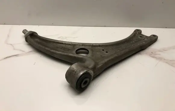 Volkswagen PASSAT B6 Front lower control arm/wishbone