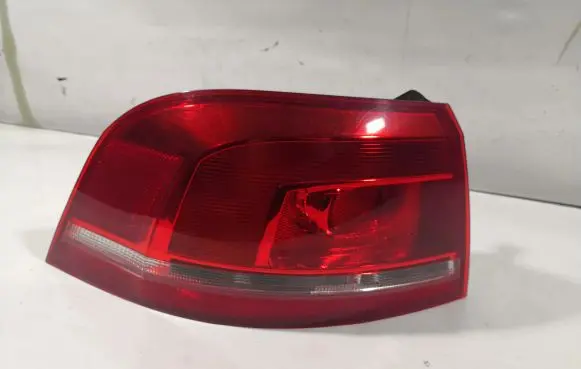 Volkswagen PASSAT B7 Rear/tail lights 3AF945095C
