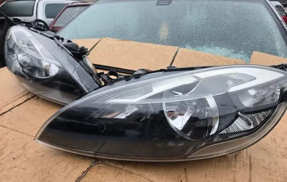 Volvo V40 Headlights/headlamps set 