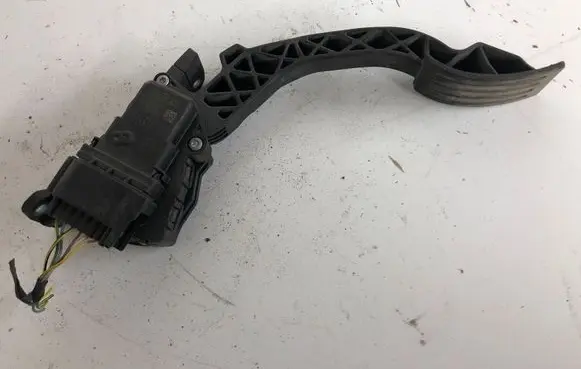 Ford Focus C-MAX Accelerator throttle pedal 3M519F836CF