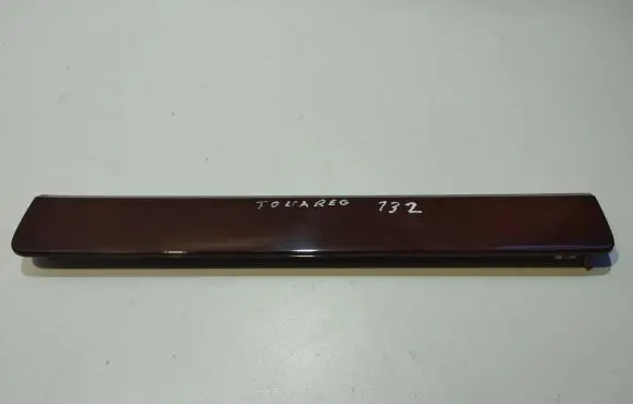 Dashboard glove box trim