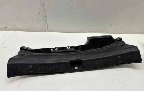 Trunk/boot sill cover protection