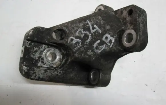 Volvo XC90 Engine mounting bracket 30741567