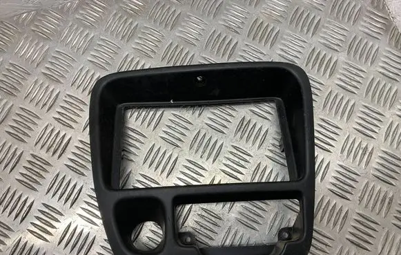 Radio/GPS head unit trim
