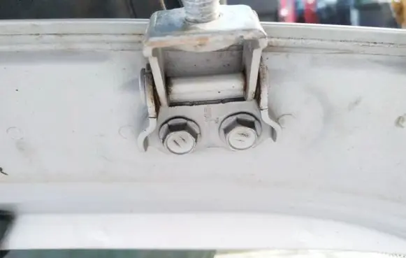 Tailgate/trunk/boot hinge