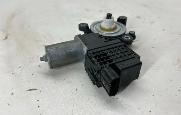 Subaru Forester SK Front door window regulator motor 61188SJ000 0620205431